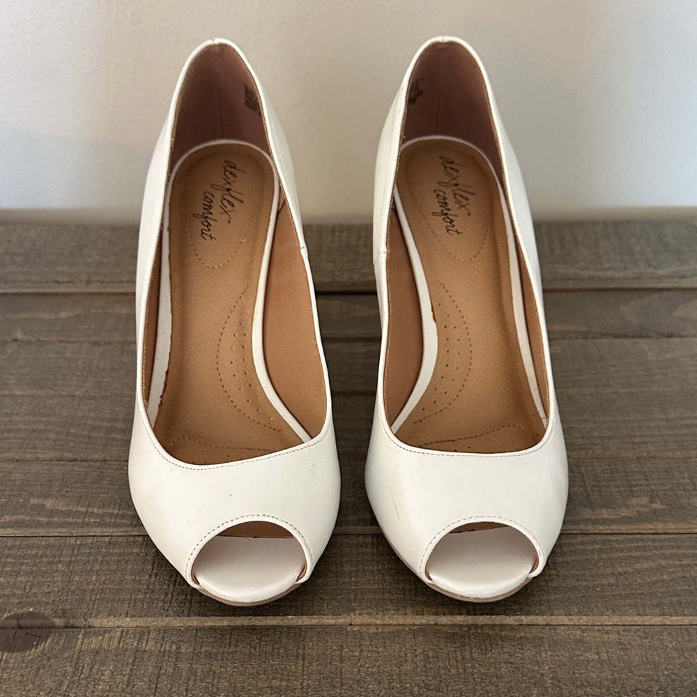 Dexflex Comfort Elegant White Peep-Toe Heels